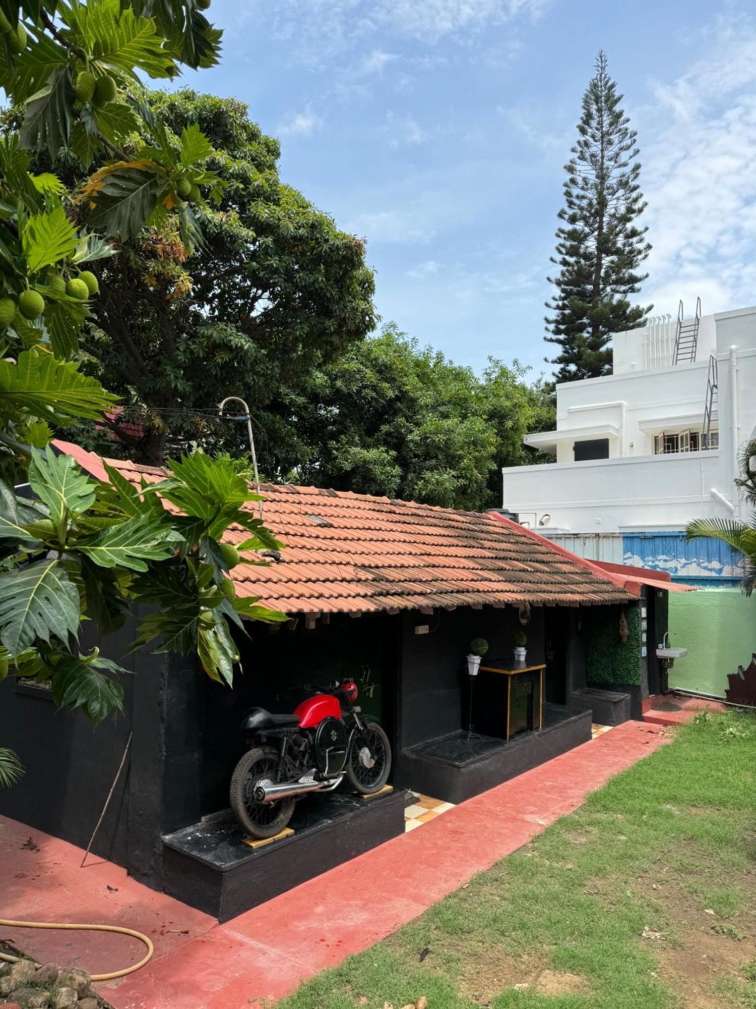 Hotel The Lazy Palm Shack Coimbatore Esterno foto